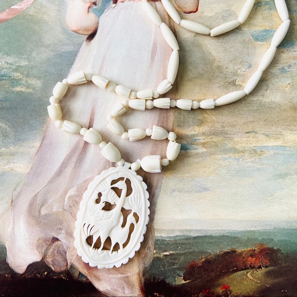 VINTAGE Hand Carved Bone Necklace 1960’s Era - Picture 1 of 5